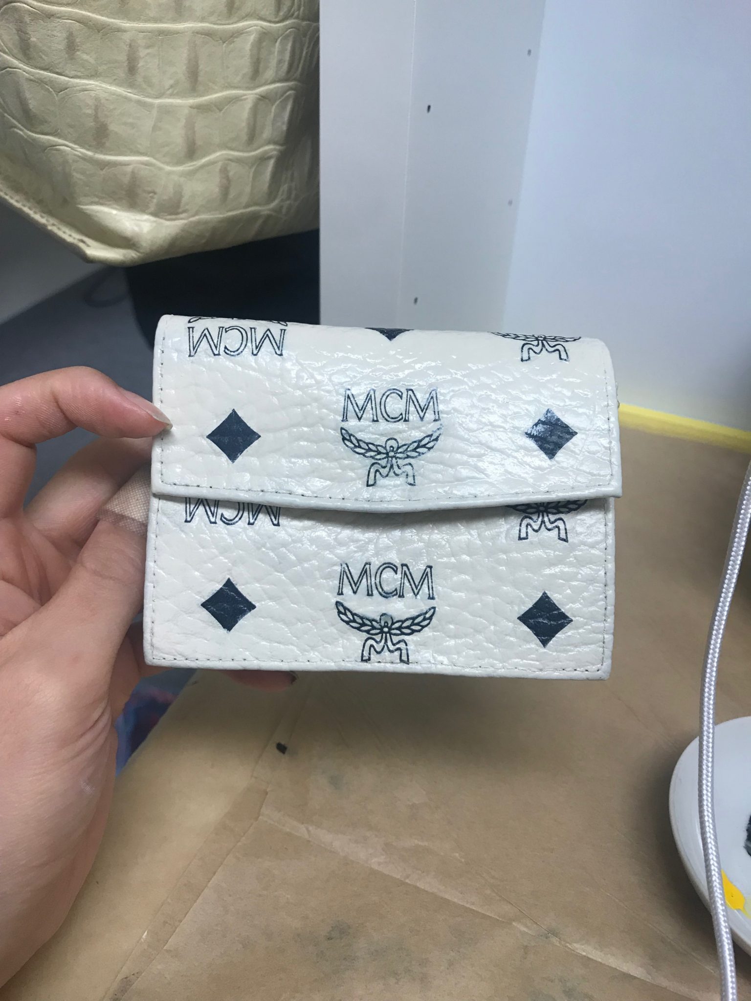 A23 MCM 財布 修復アフター