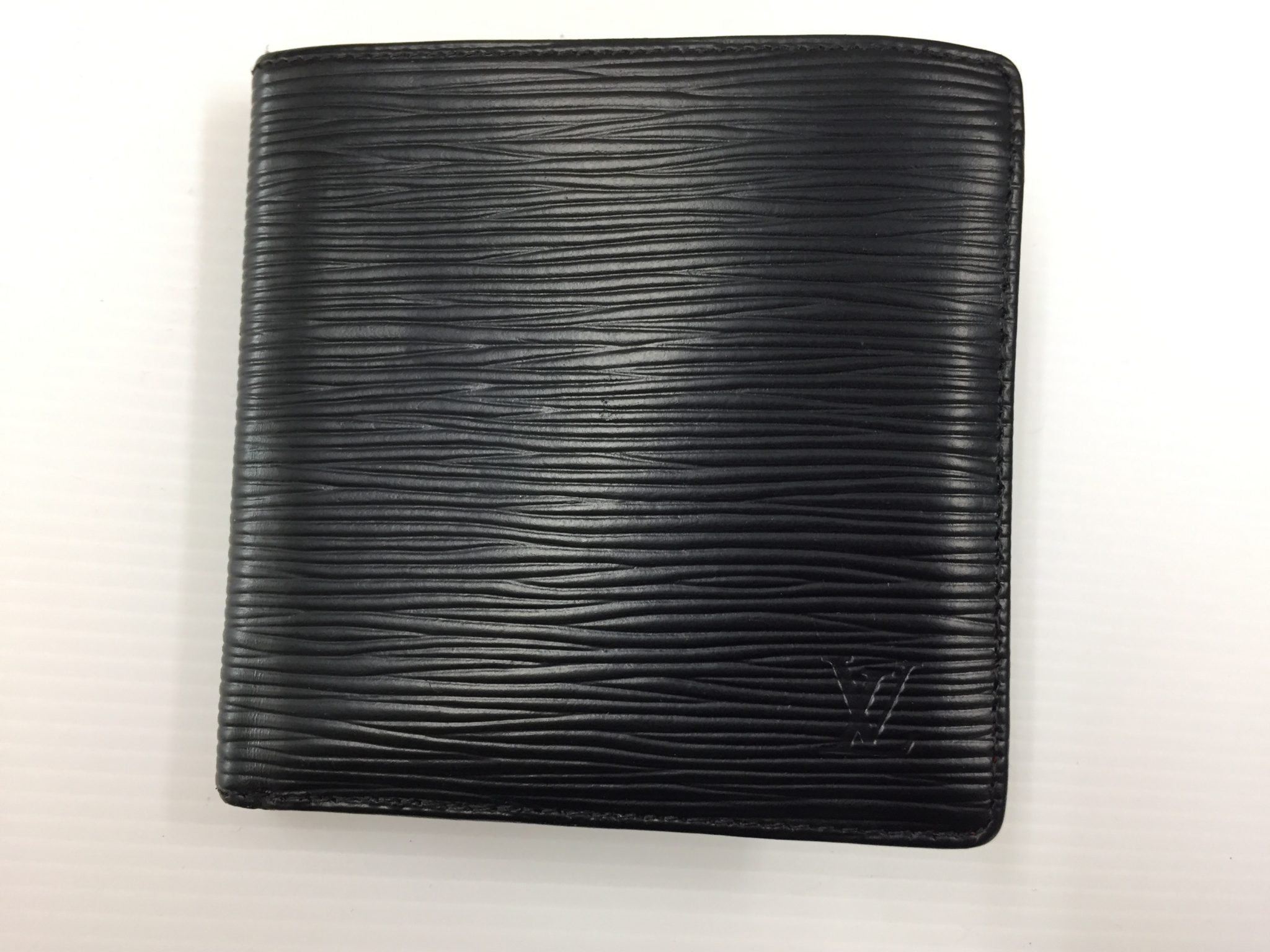 20-40 ルイヴィトン(Louis Vuitton)エピお財布黒へお色替えアフター
