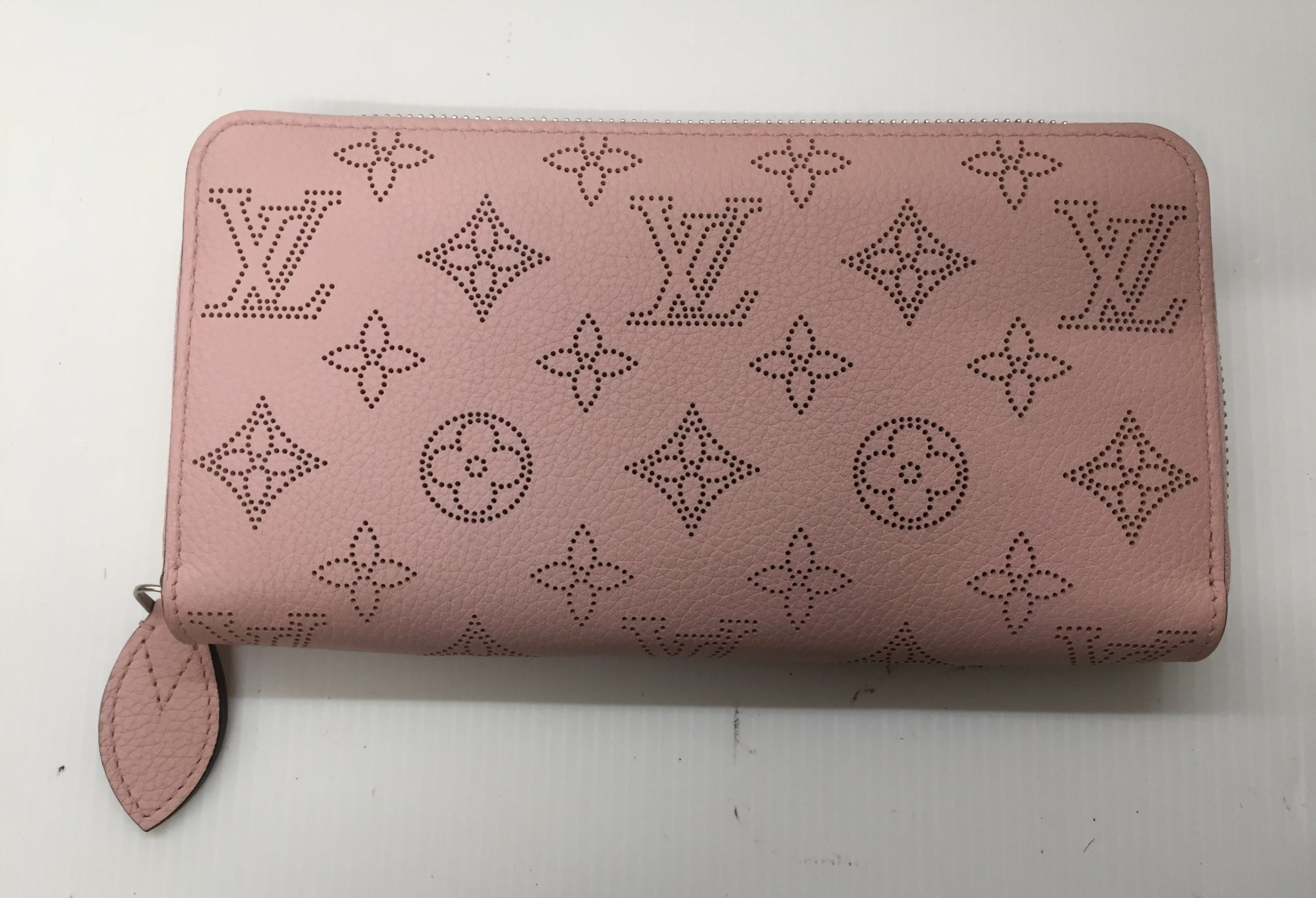 21-44 ルイヴィトン(Louis Vuitton)パンチング財布　部分色補正アフター