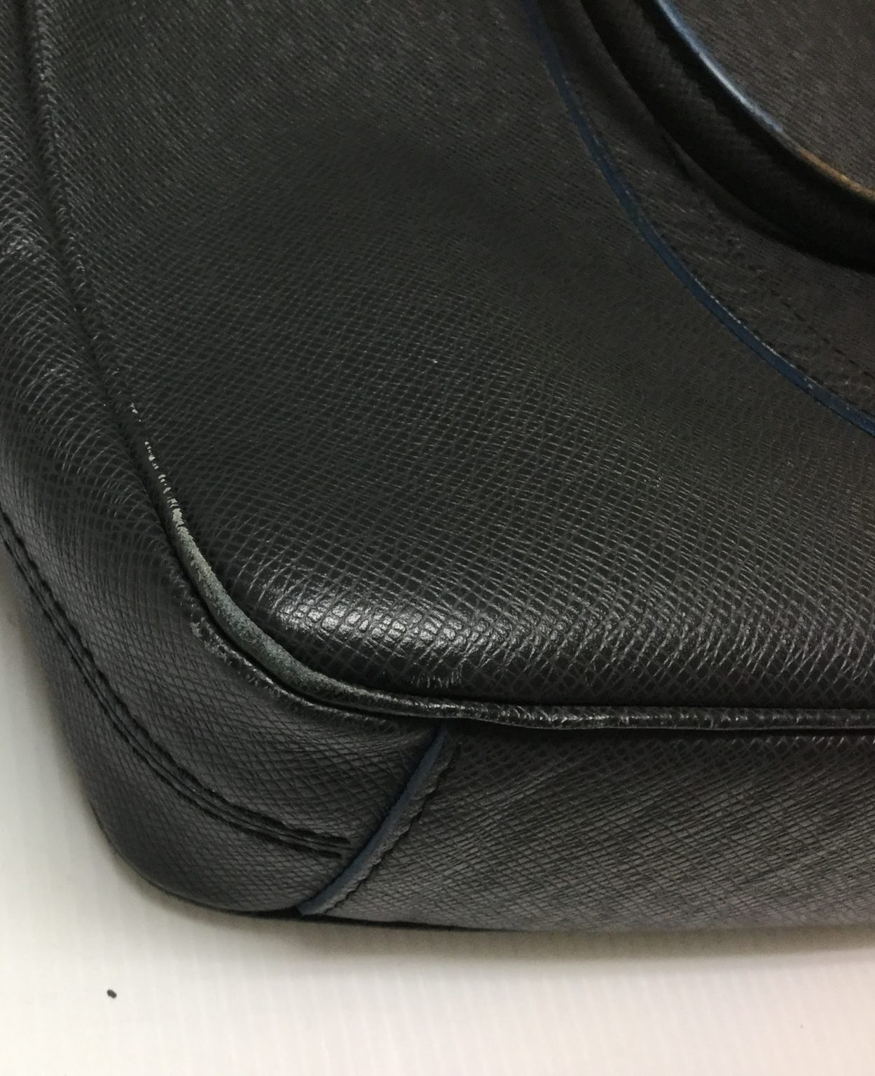 21-73 ルイヴィトン(Louis Vuitton)タイガビジネスバッグ　部分色補正・コバ再生ビフォー