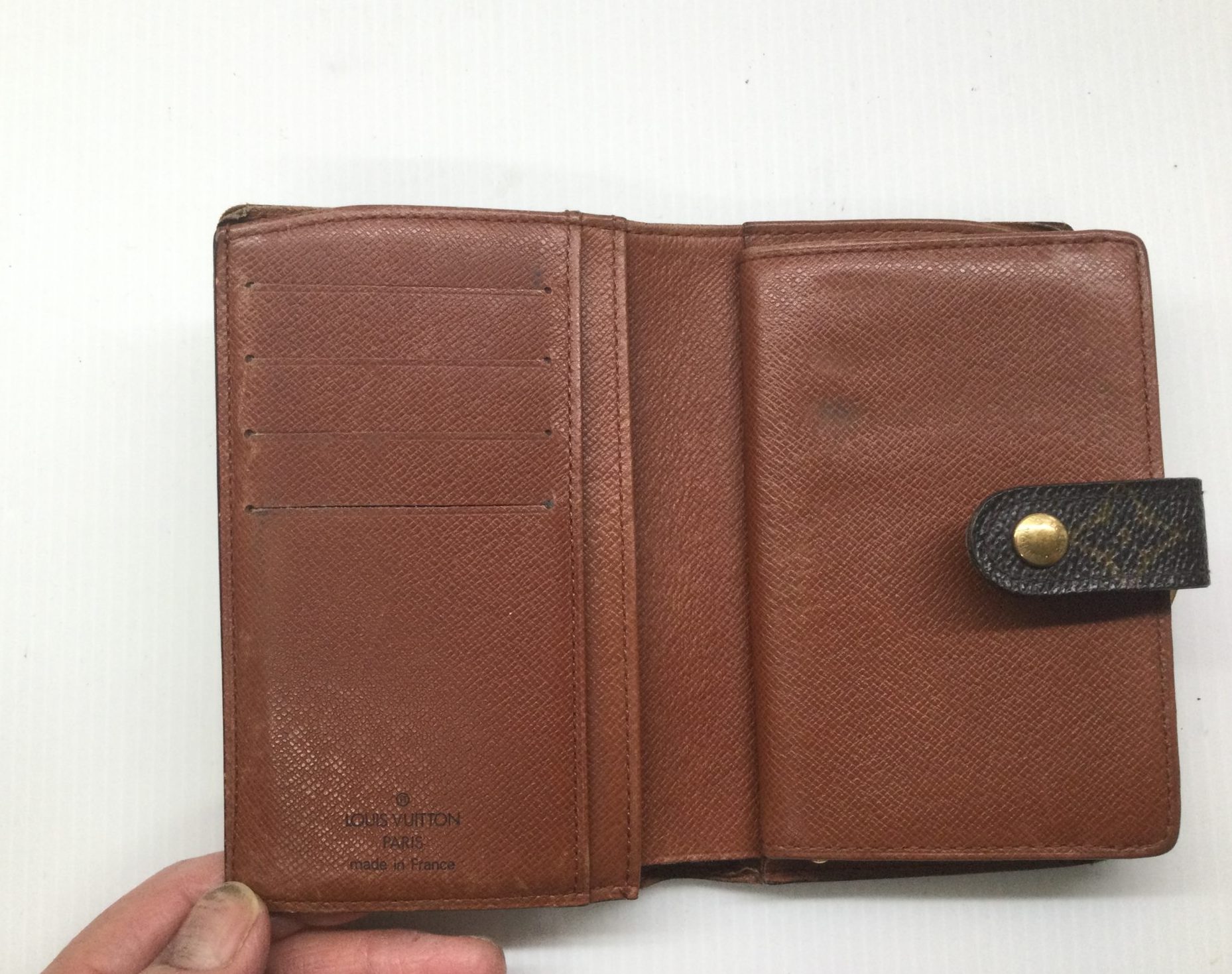 21-91 ルイヴィトン(Louis Vuitton)財布　内張交換ビフォー