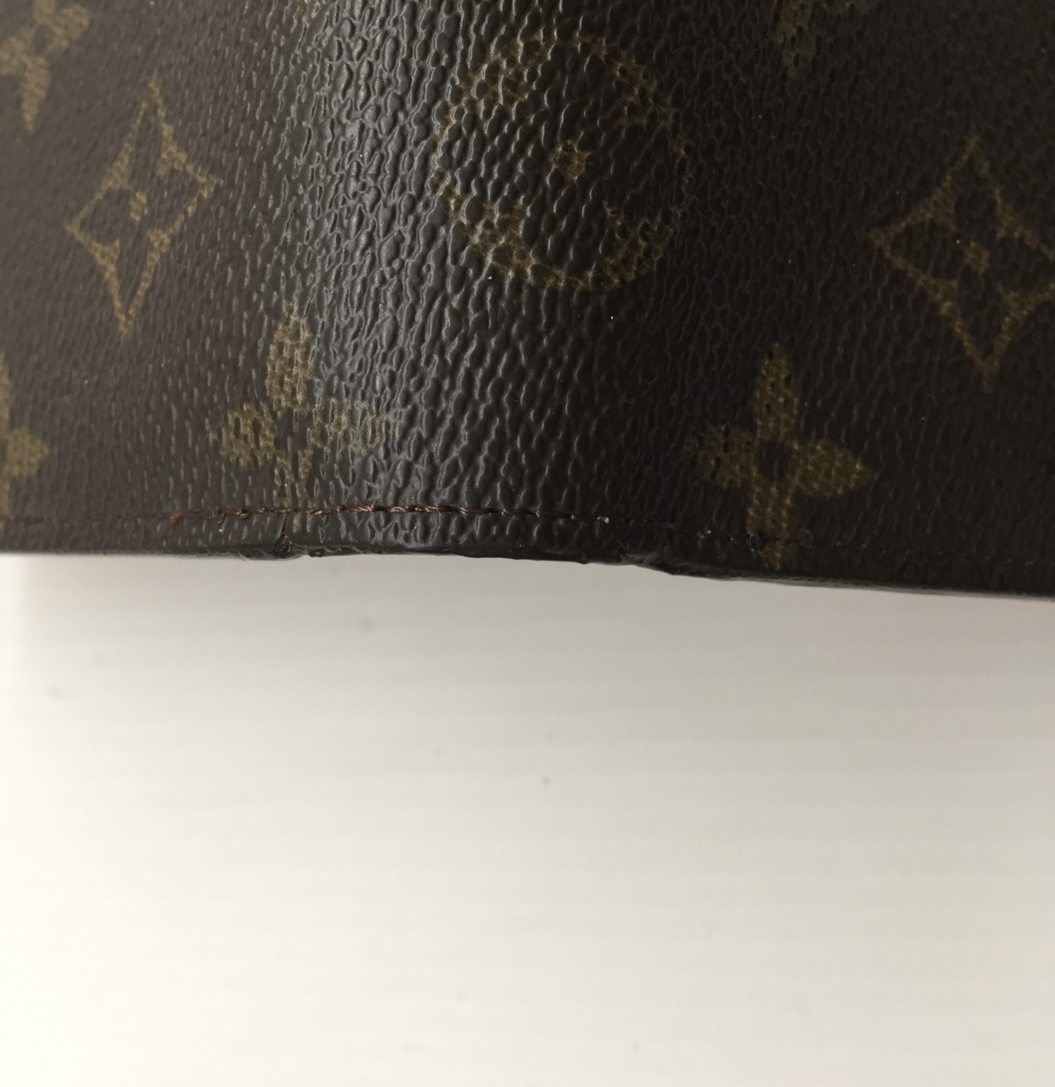 22-45 ルイヴィトン(Louis Vuitton)ポルトネビエヴィエノワ財布　ステッチ・コバ再生アフター