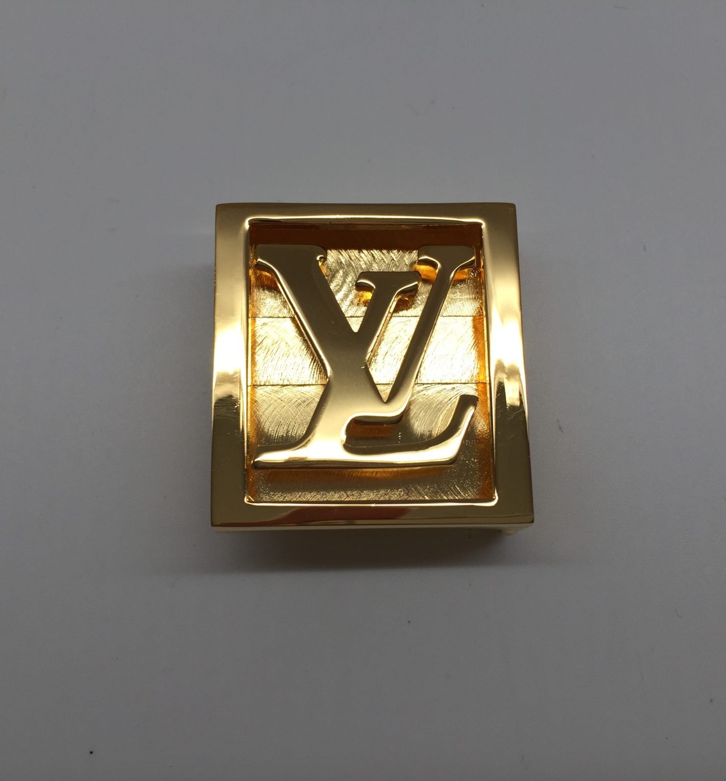 22-47 ルイヴィトン(Louis Vuitton)ベルトバックル　金メッキ再生アフター