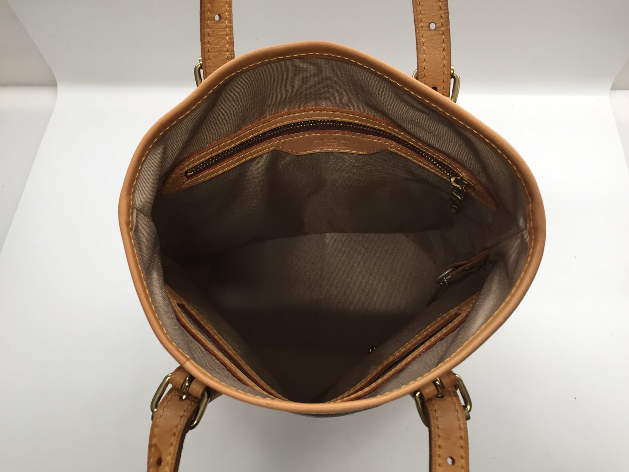 23-56 ルイヴィトン(Louis Vuitton)バケットバッグ・付属ポーチ　内装交換アフター
