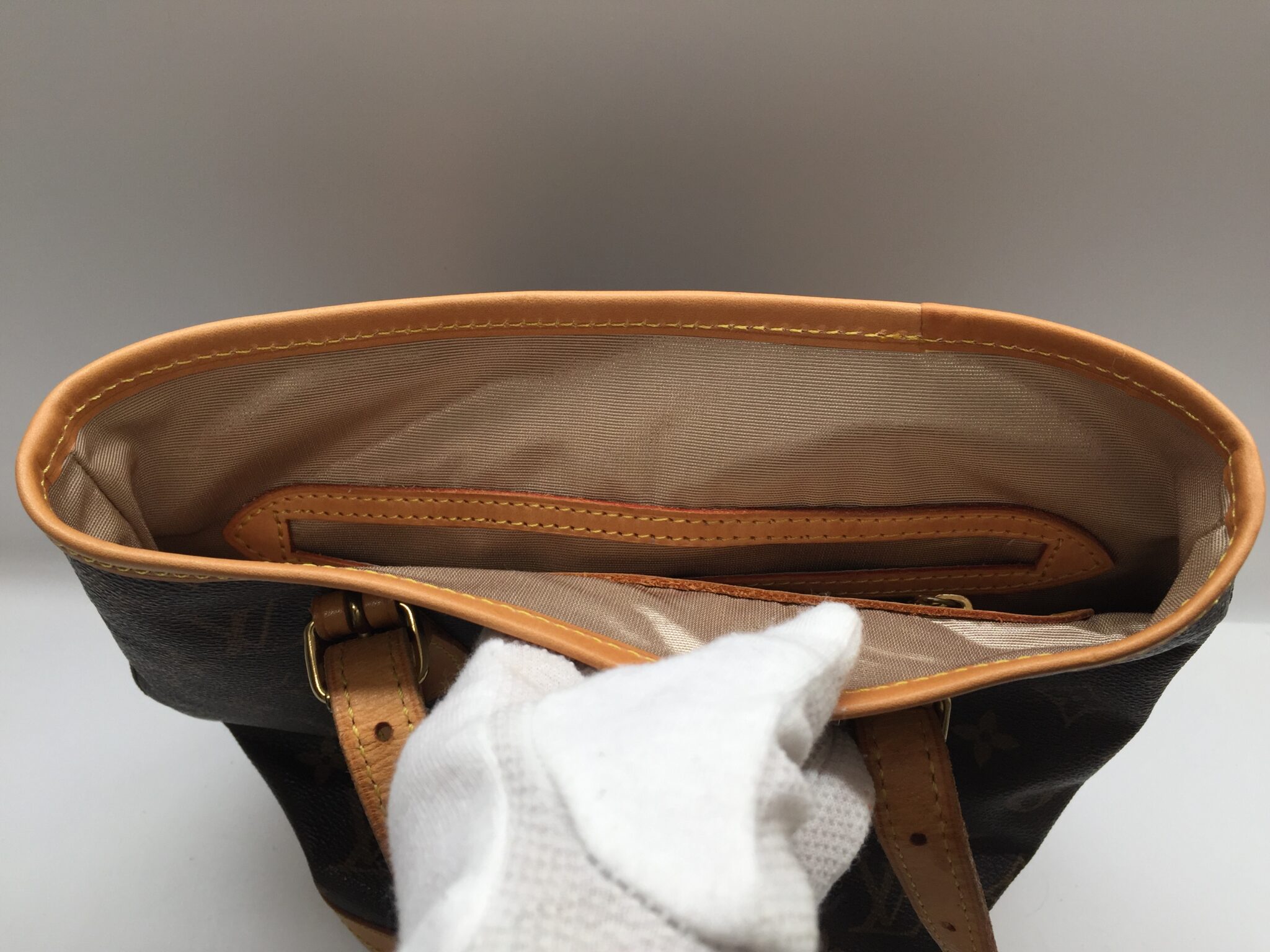 23-56 ルイヴィトン(Louis Vuitton)バケットバッグ・付属ポーチ　内装交換アフター