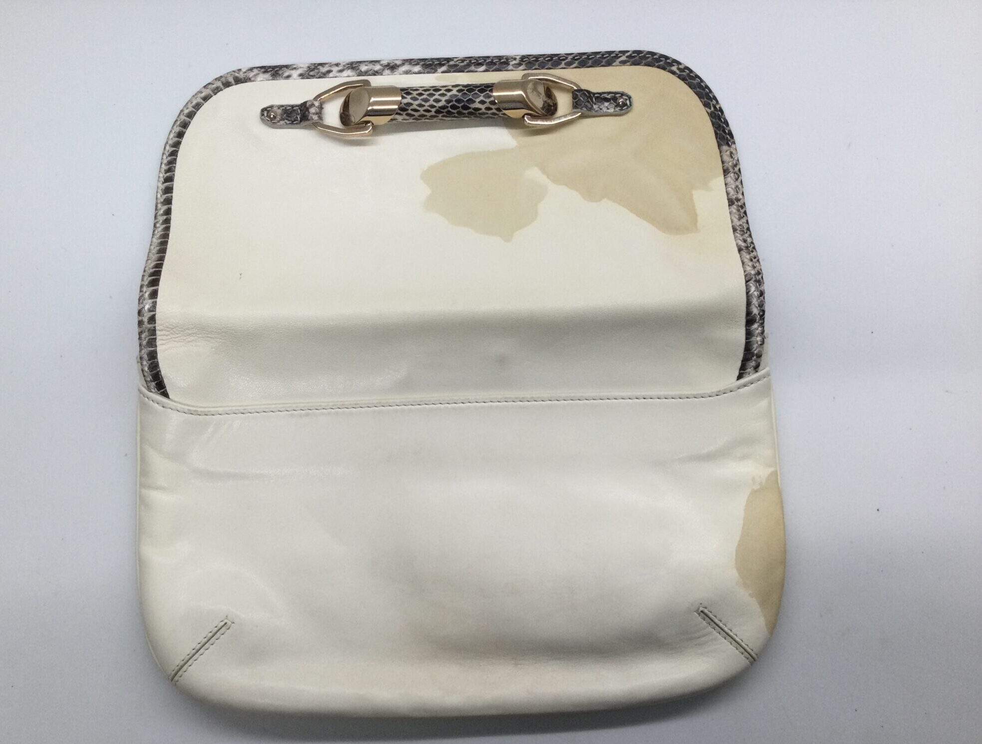 23-70 ジミーチュウ(JIMMY CHOO)クラッチバッグ　色補正ビフォー