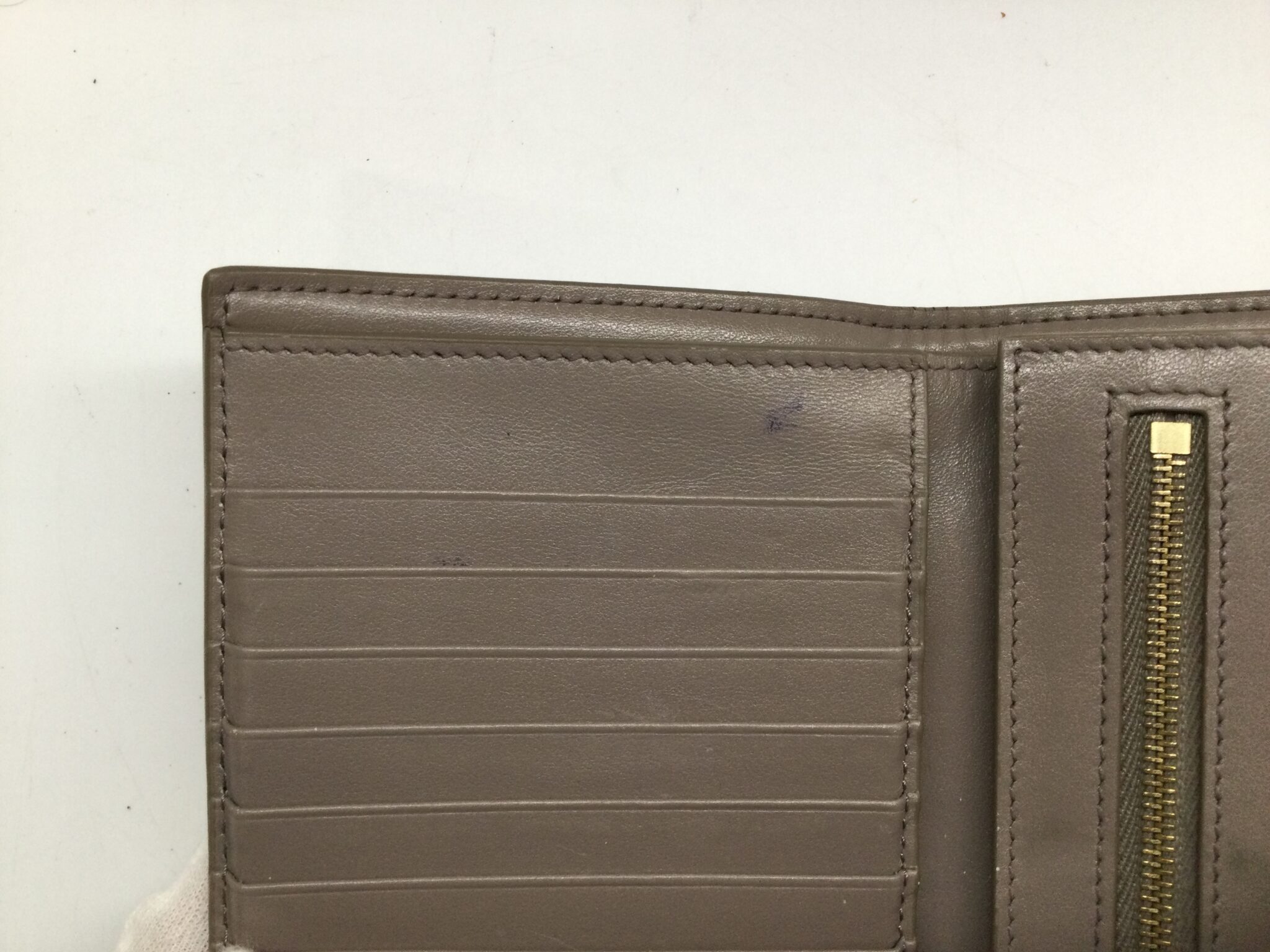 24-01 セリーヌ(CELINE)財布 ボールペン除去・色補正ビフォー