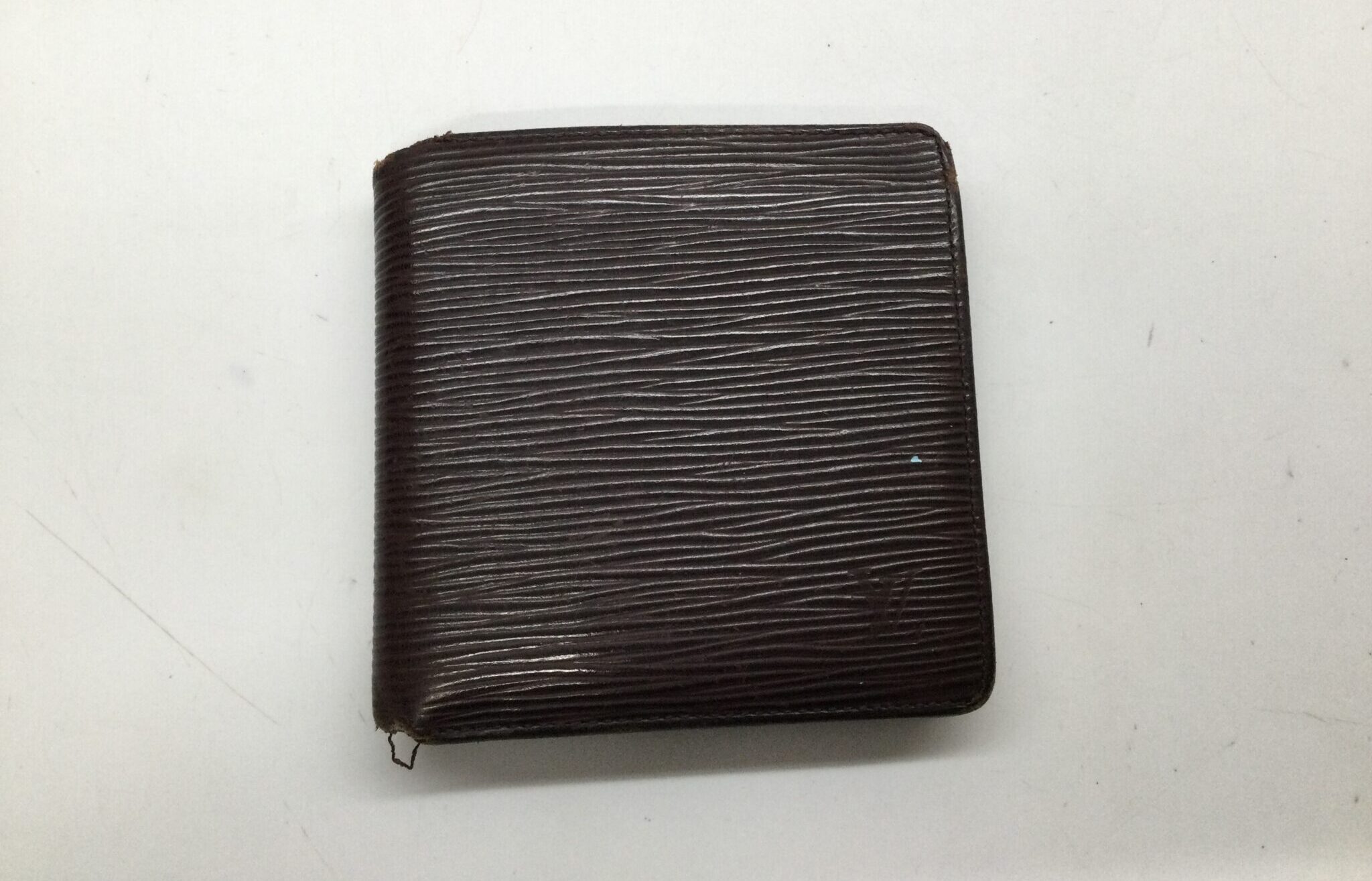 25-59 ルイヴィトン(Louis Vuitton)エピ財布　あて革・色補正