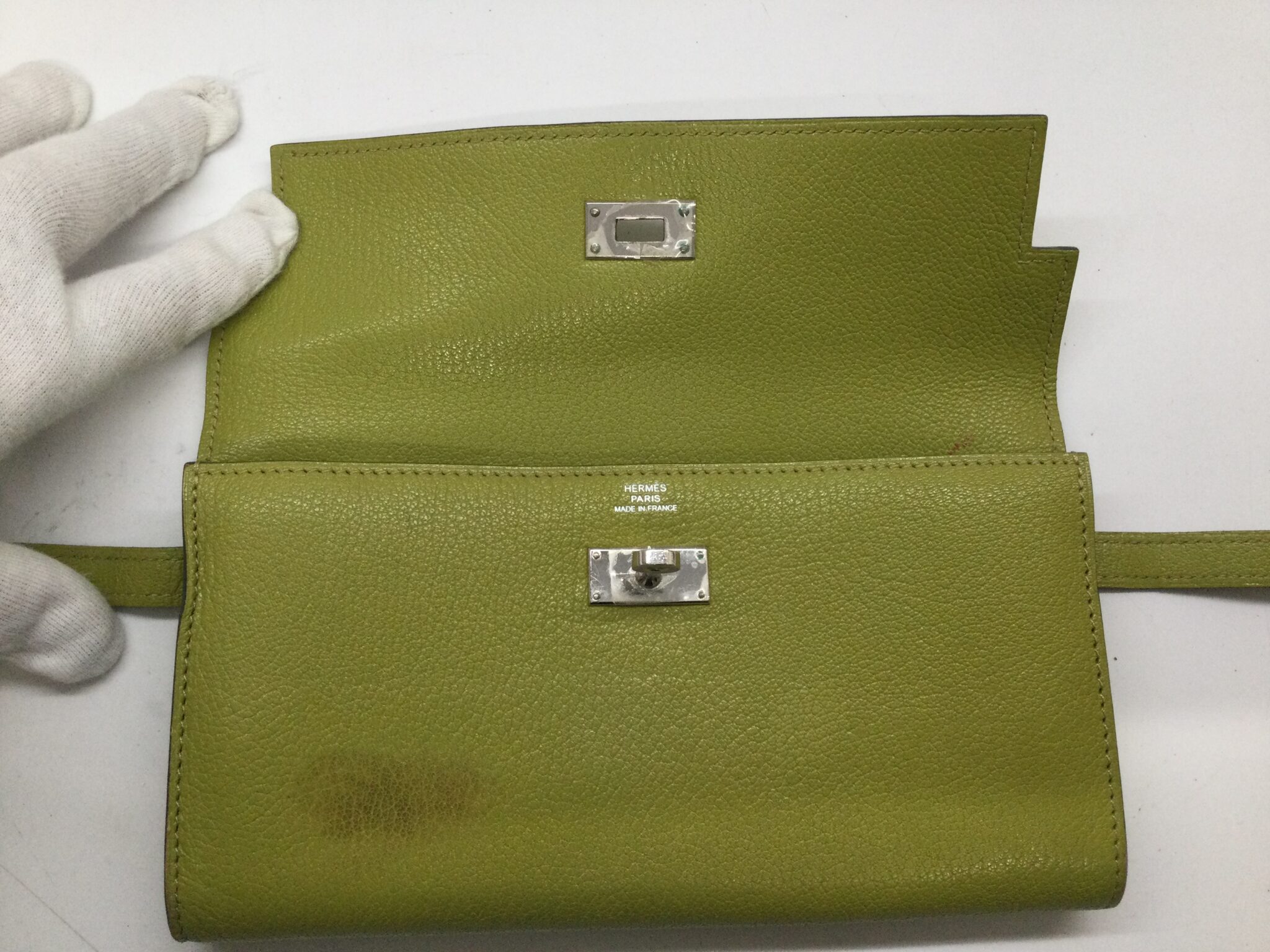 25-58 エルメス(HERMES)ケリー財布 色補正ビフォー