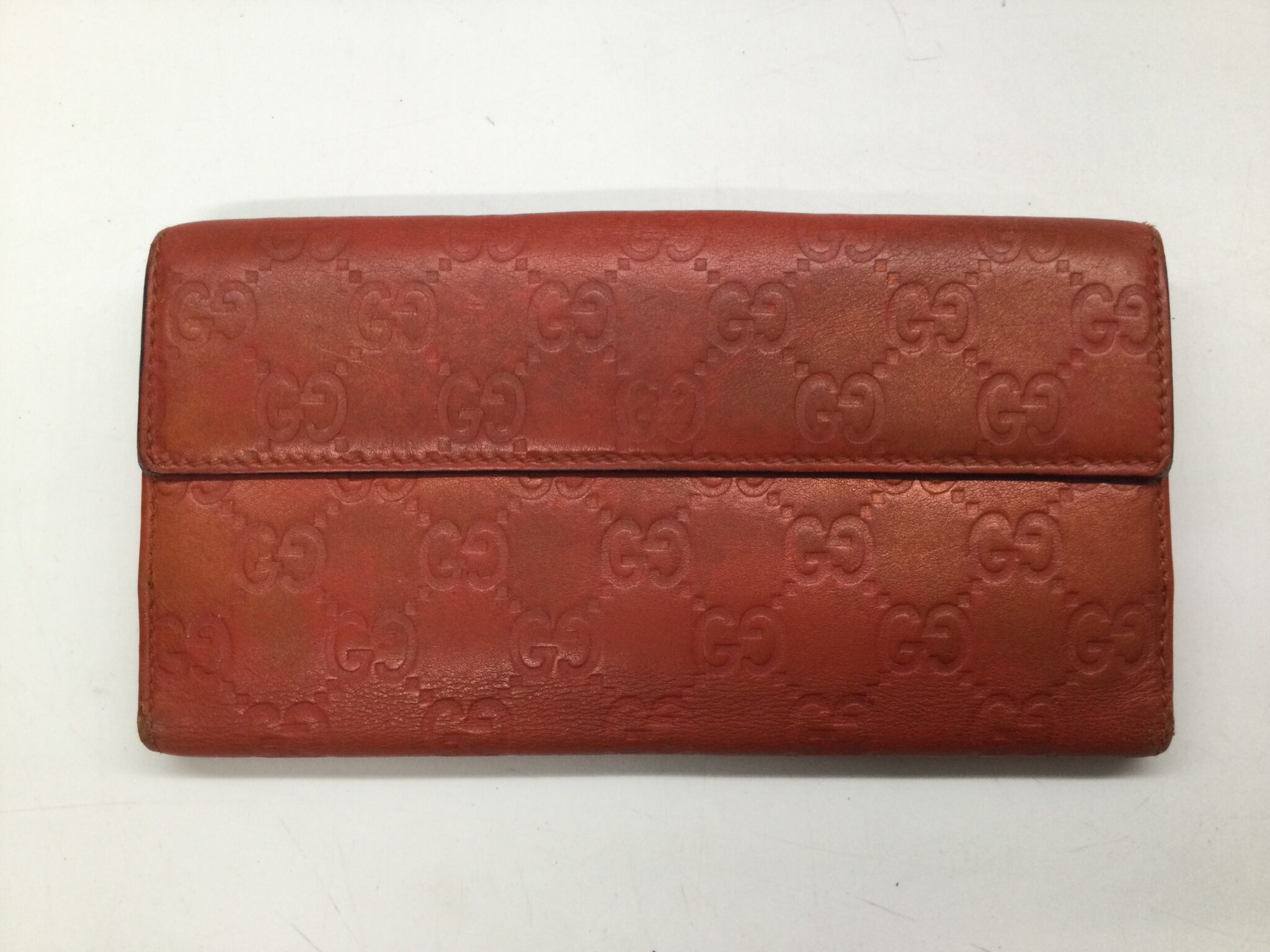25-61 グッチ(GUCCI)財布　色補正ビフォー