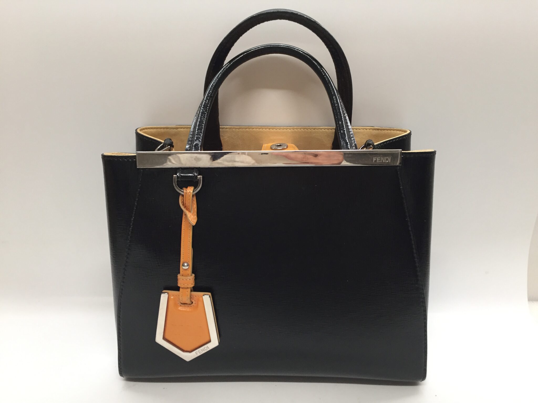 25-53 フェンディ(FENDI)プチトゥージュールバッグ　色替えアフター