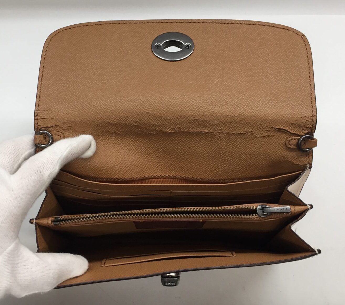 25-60 コーチ(coach)財布　革張替えビフォー