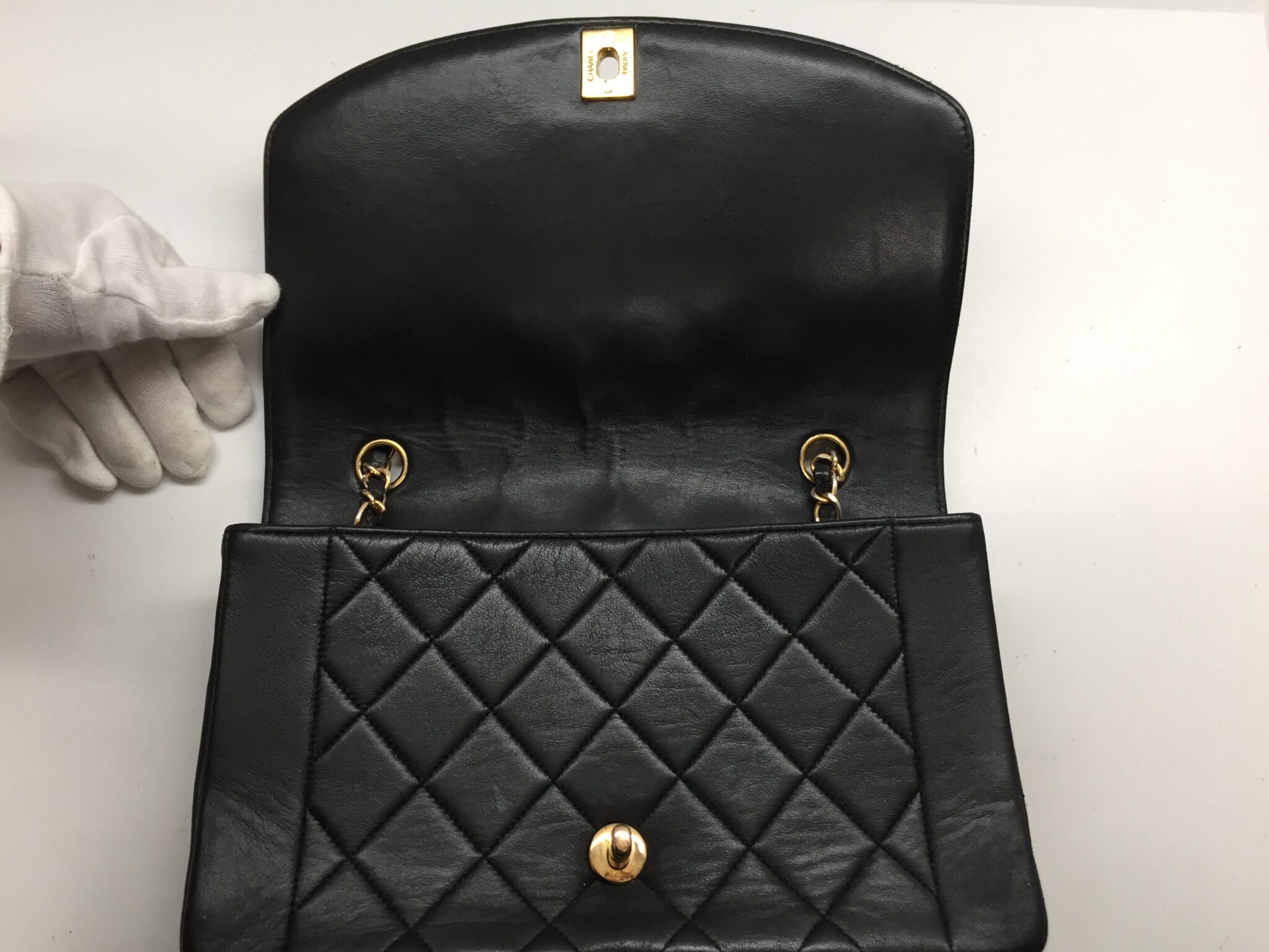 25-46 シャネル(CHANEL)マトラッセバッグ　ネジ作成・色補正アフター