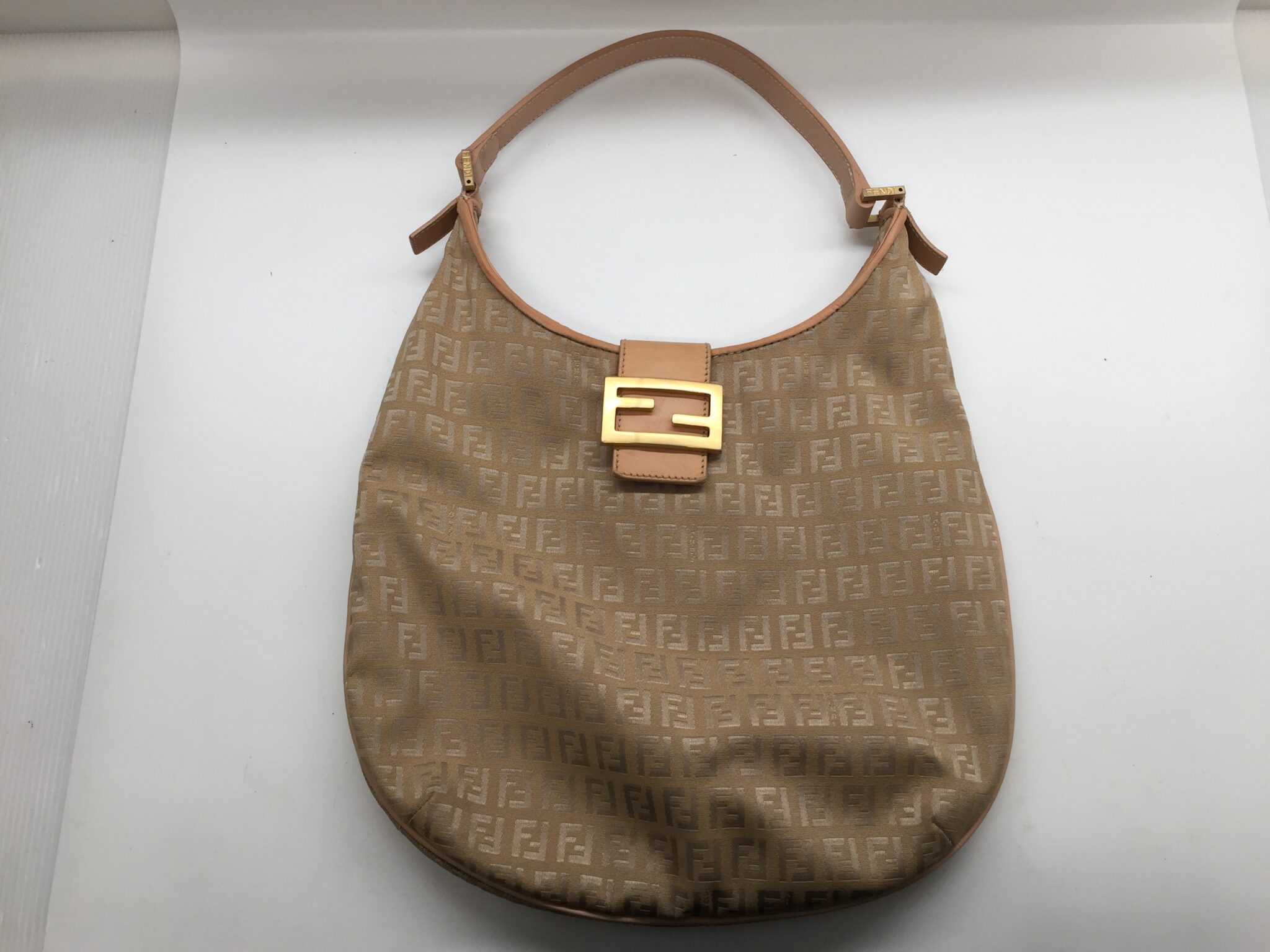 25-49 フェンディ(FENDI)バッグ　口革取り付け・パイピング交換アフター