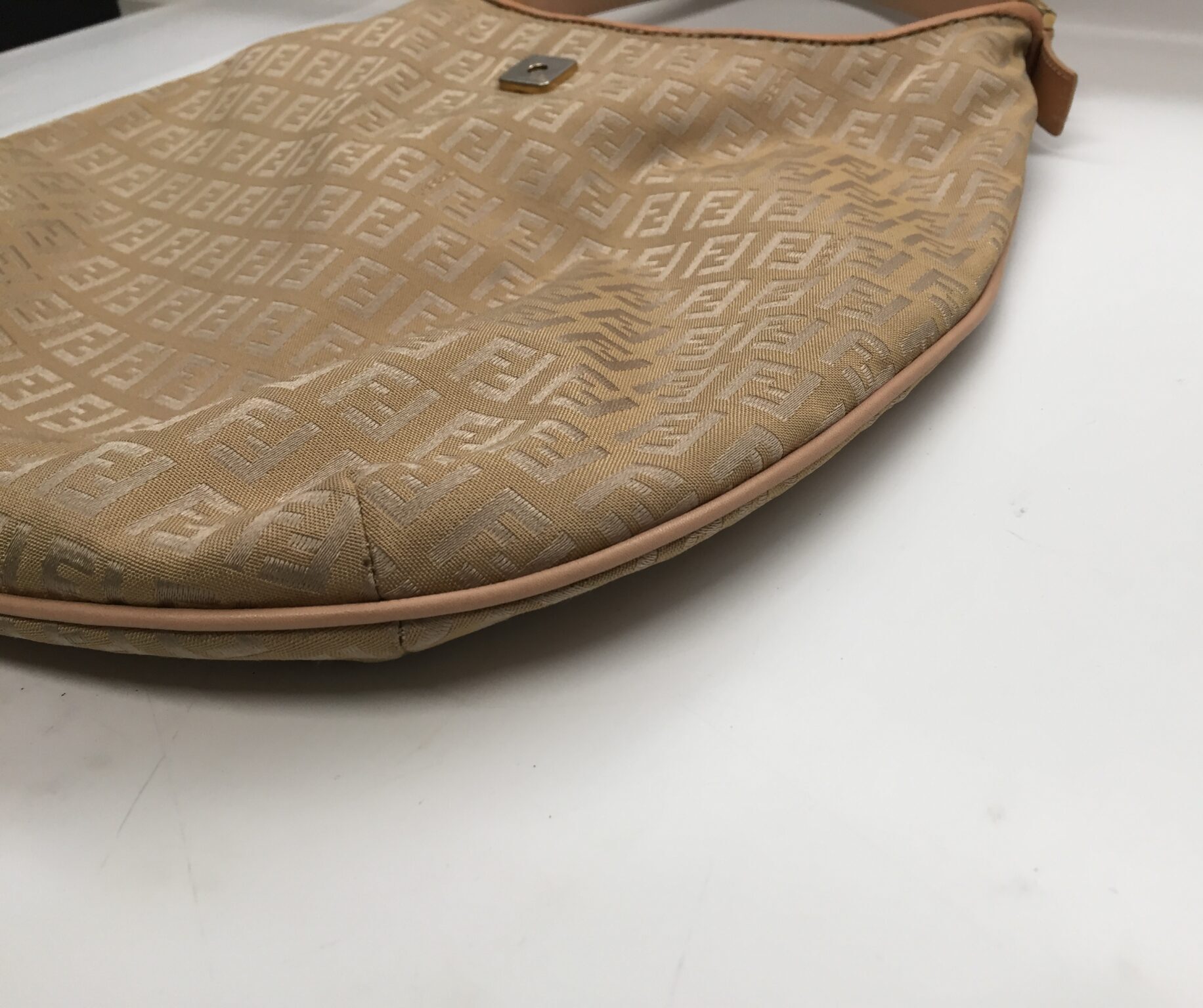 25-49 フェンディ(FENDI)バッグ　口革取り付け・パイピング交換アフター