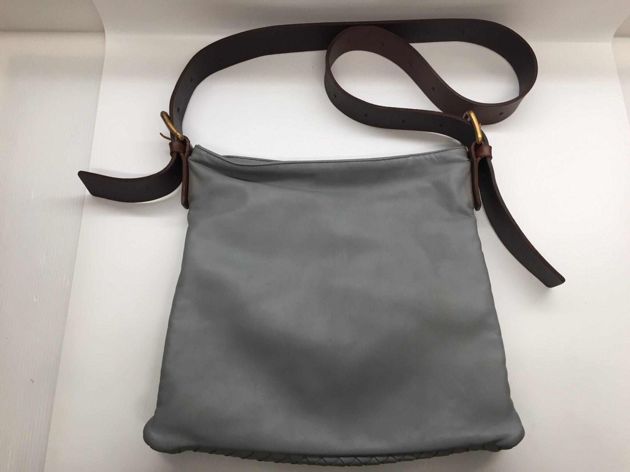 25-52 ボッテガヴェネタ(bottega venetta)イントレチャートバッグ　色補正アフター