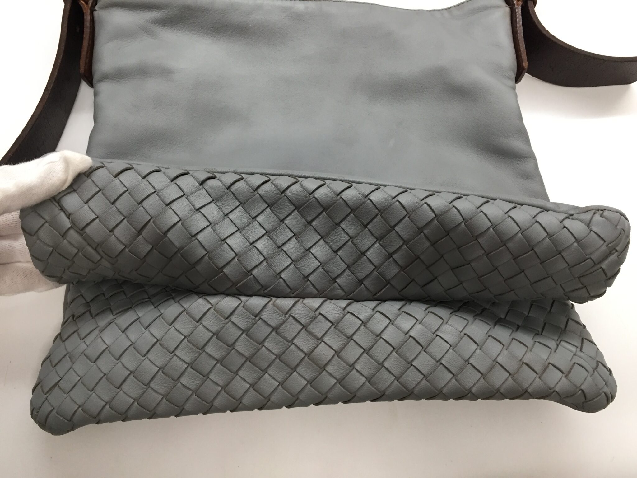 25-52 ボッテガヴェネタ(bottega venetta)イントレチャートバッグ　色補正アフター