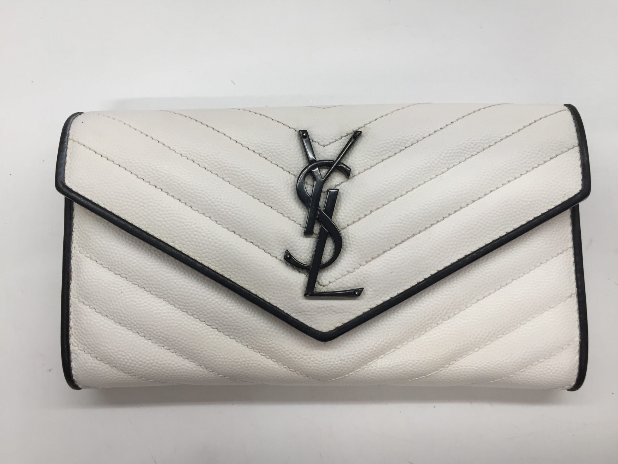 25-70 サンローラン(Saint Laurent)財布　色補正・ホック交換アフター