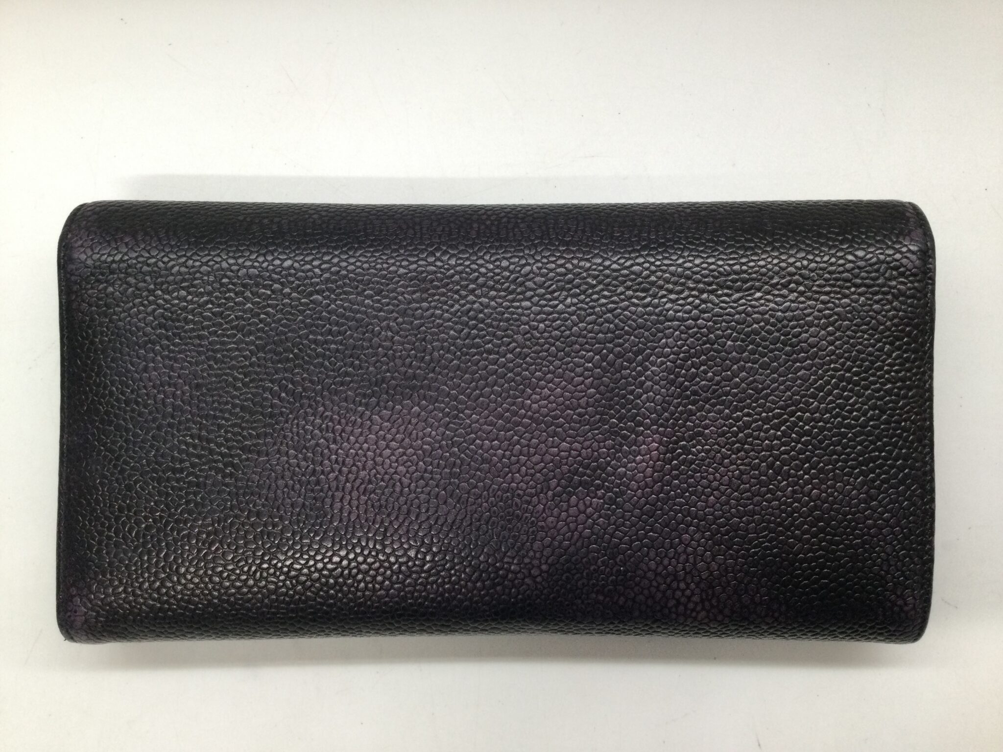 25-92 シャネル(CHANEL)財布　色補正ビフォー