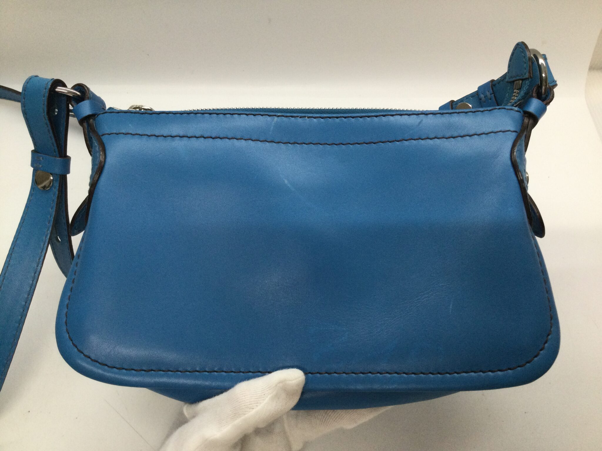 26-02 ハンティングワールド(HUNTING WORLD)ショルダーバッグ　色替えビフォー