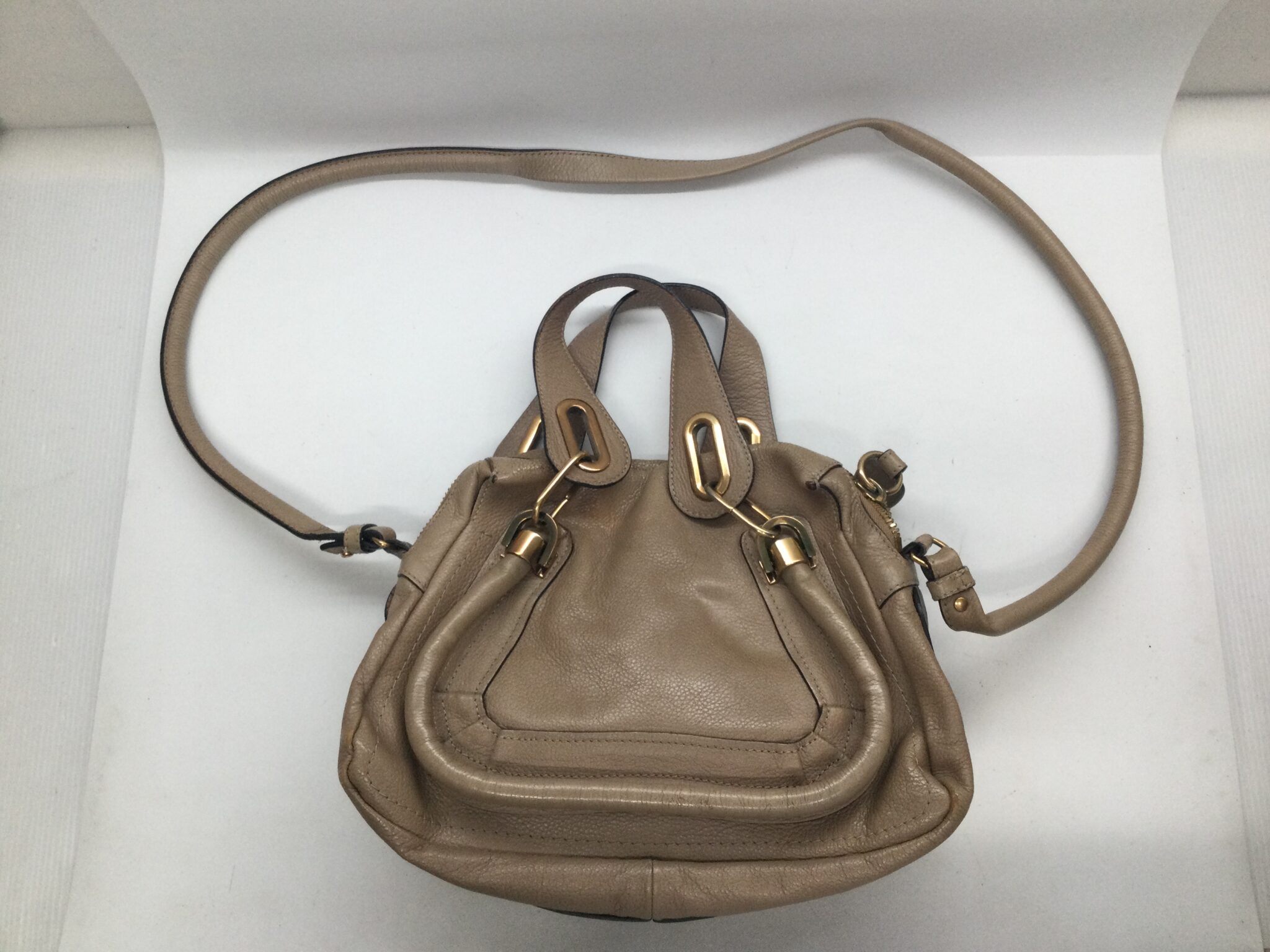 26-03 クロエ(Chloe)パラティショルダーバッグ　色補正ビフォー