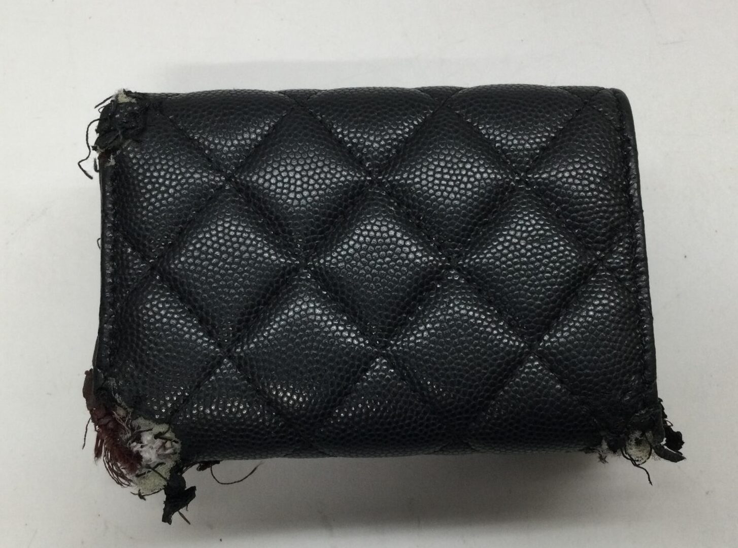 25-95 シャネル(CHANEL)マトラッセ財布　あて革ビフォー