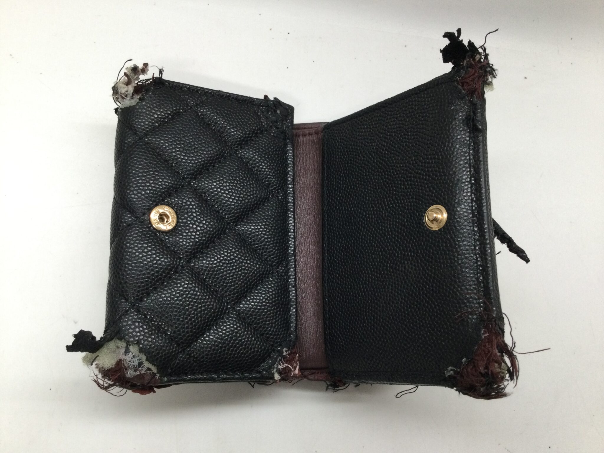 25-95 シャネル(CHANEL)マトラッセ財布　あて革ビフォー