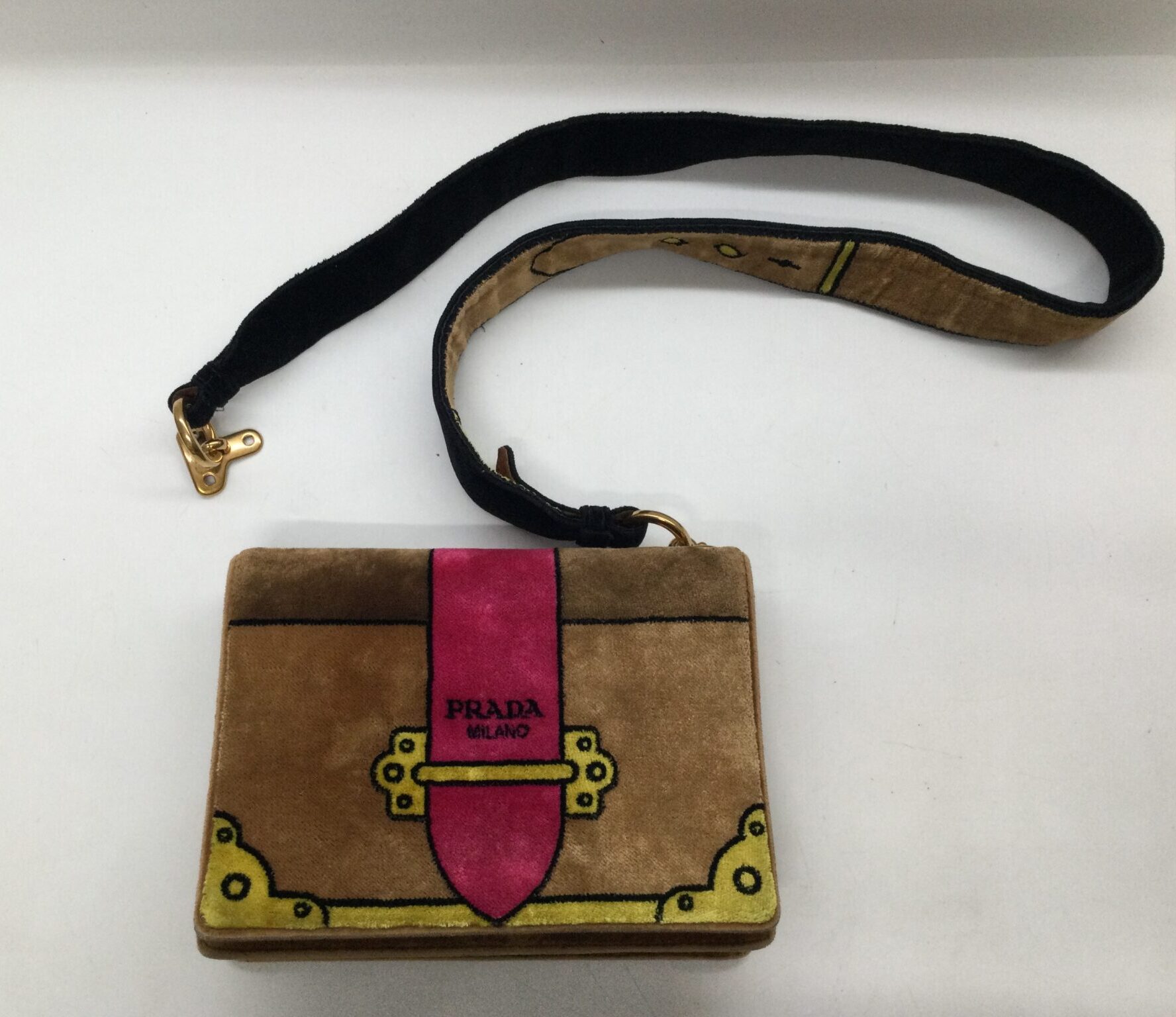 25-98 プラダ(PRADA)ショルダーバッグ　ネジ取り付け