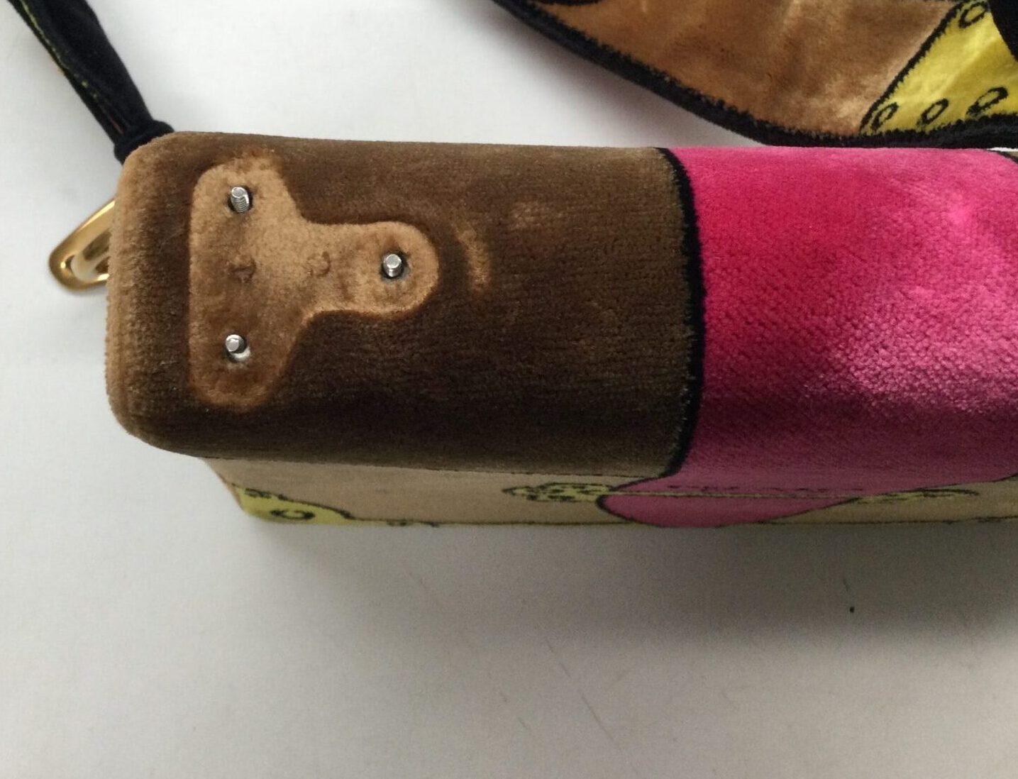 25-98 プラダ(PRADA)ショルダーバッグ　ネジ取り付けビフォー