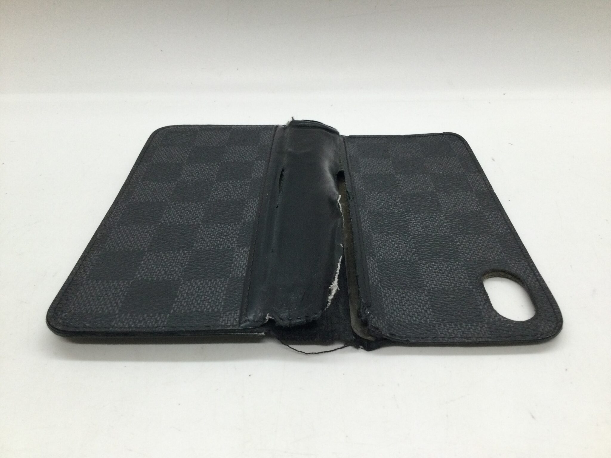 25-94 ルイヴィトン(Louis Vuitton)ダミエスマホケース　あて革ビフォー