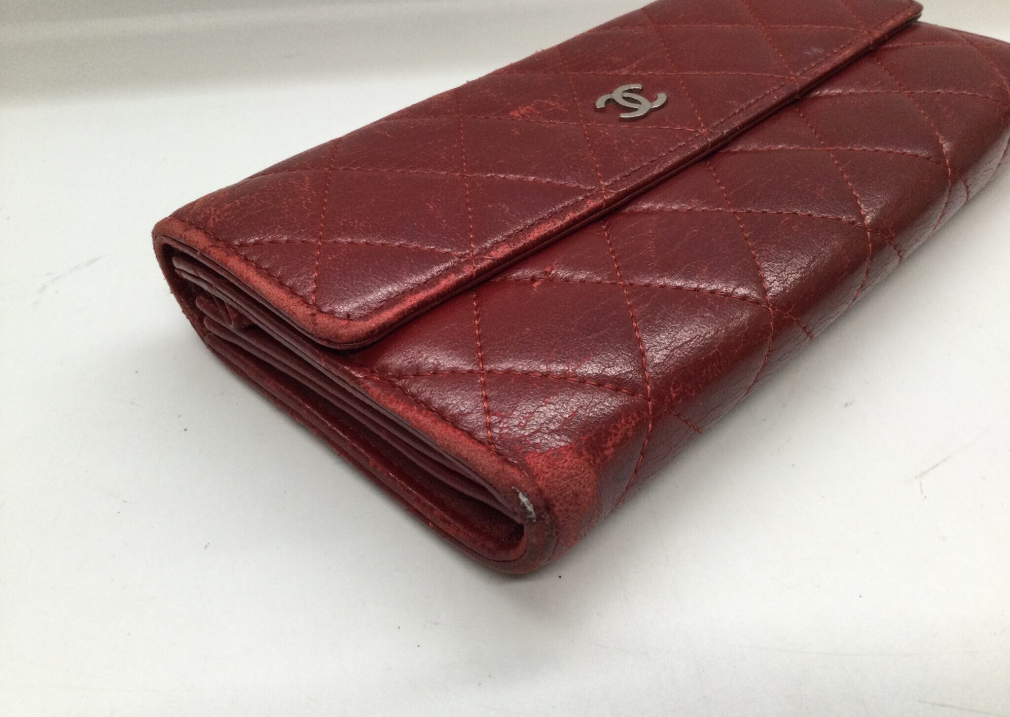 26-05 シャネル(CHANEL)マトラッセ財布 色補正ビフォー