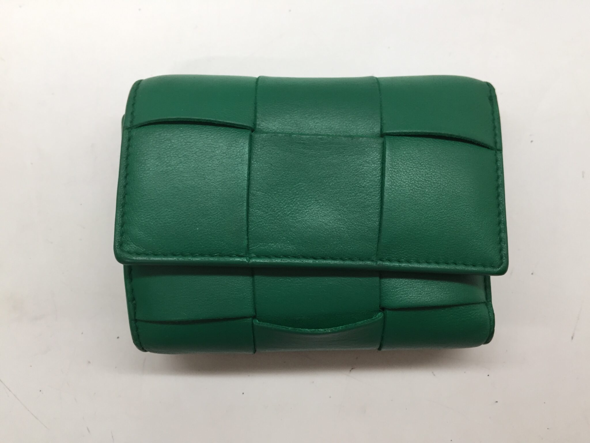 25-96 ボッテガヴェネタ(bottega venetta)財布　色補正アフター