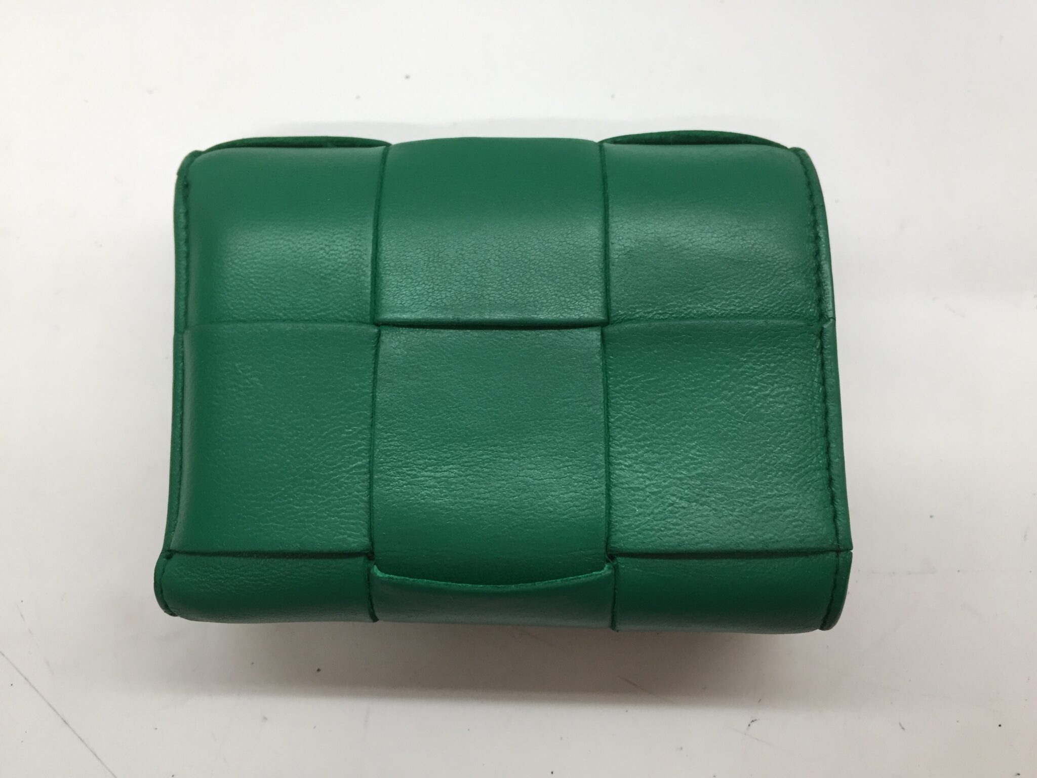 25-96 ボッテガヴェネタ(bottega venetta)財布　色補正アフター