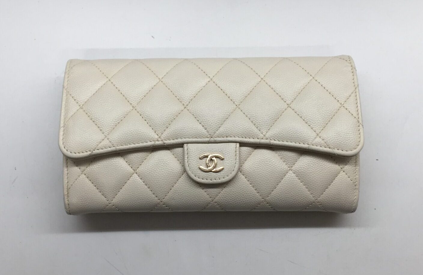 26-01 シャネル(CHANEL)マトラッセ財布　色補正アフター