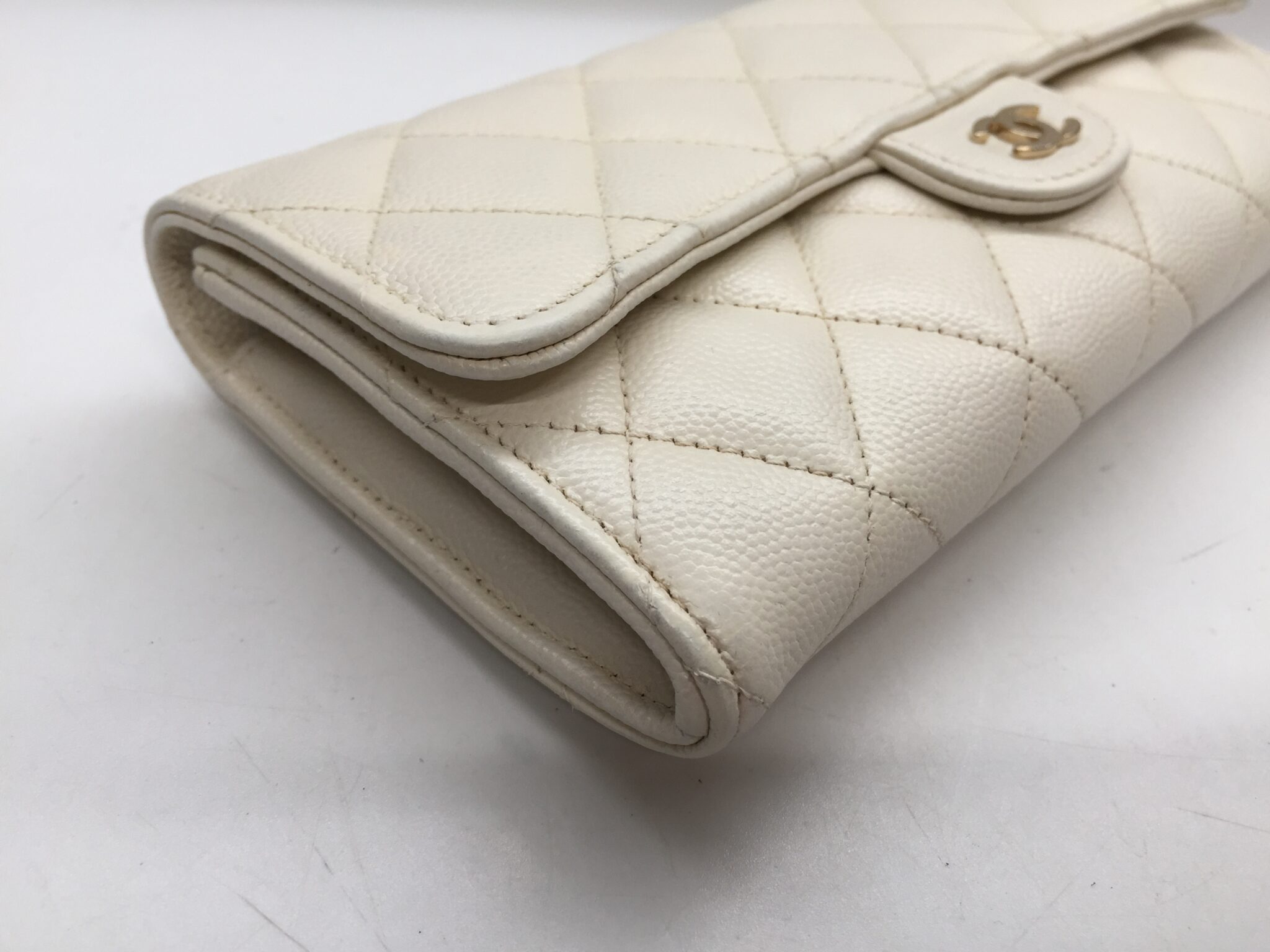 26-01 シャネル(CHANEL)マトラッセ財布　色補正アフター